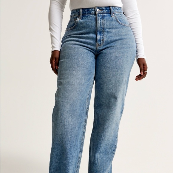 A & F the 90s high rise relaxed jean - Picture 1 of 7